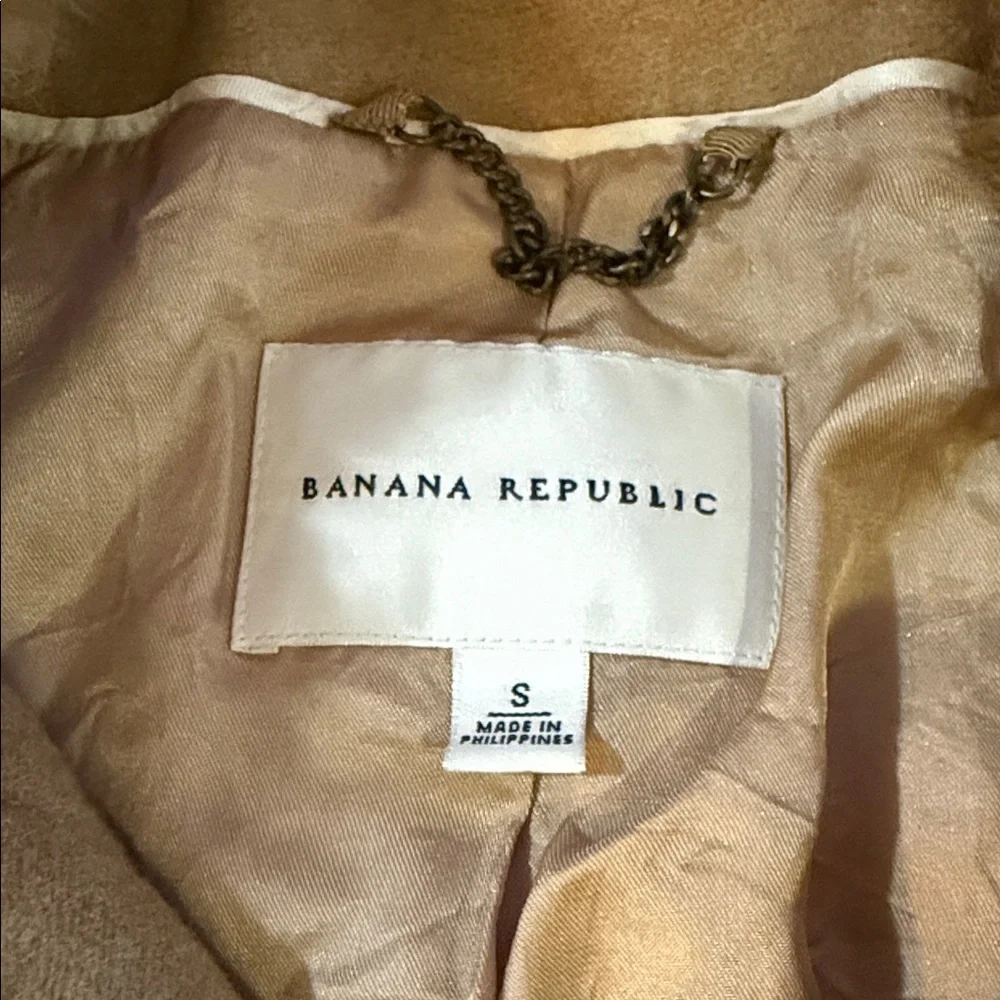Banana Republic Tan Trench Coat with Faux Fur Collar - Picture 2 of 5